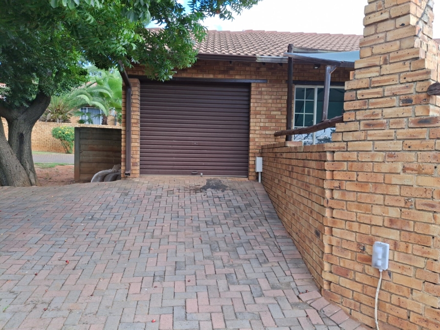 3 Bedroom Property for Sale in Safari Gardens North West